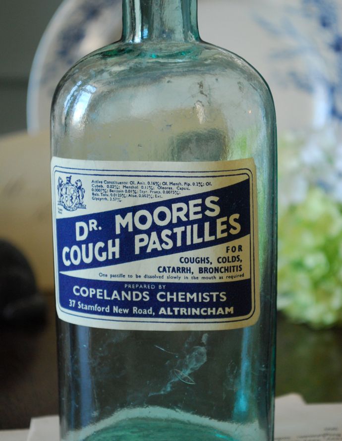 アンティークガラスのボトル