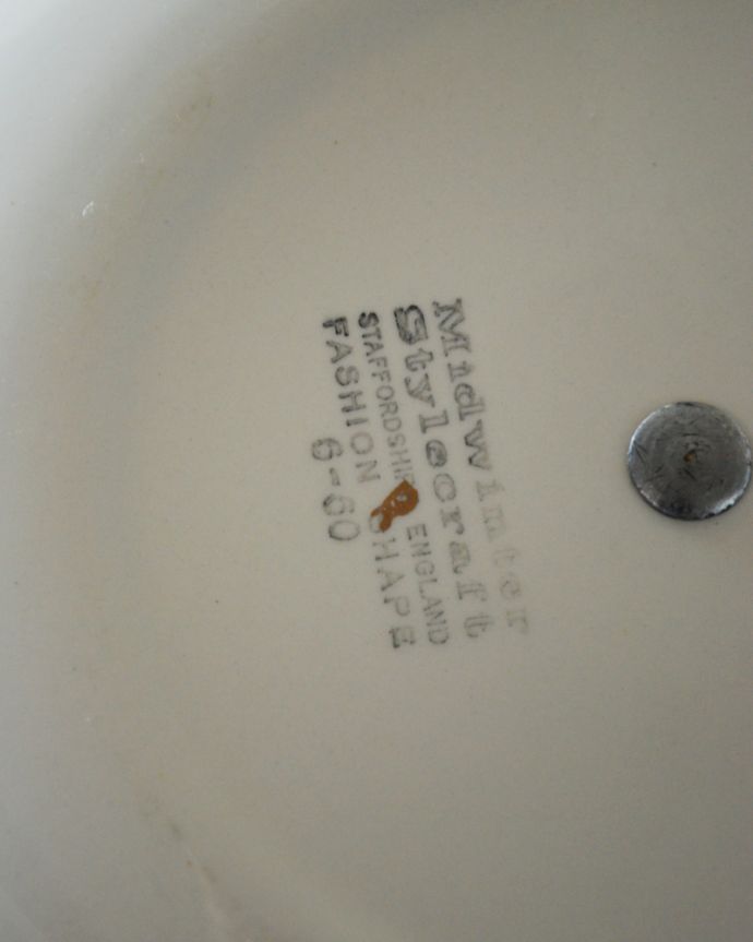 アンティーク 陶磁器の雑貨　アンティーク雑貨　ミッドウィンター社のスタイルクラフト、アンティーク「チンツ」コンポート（ケーキスタンド）。裏側には品質の証製造メーカー保証の意味がこもった窯印、ポーセリンマークがあります。(m-1544-z)