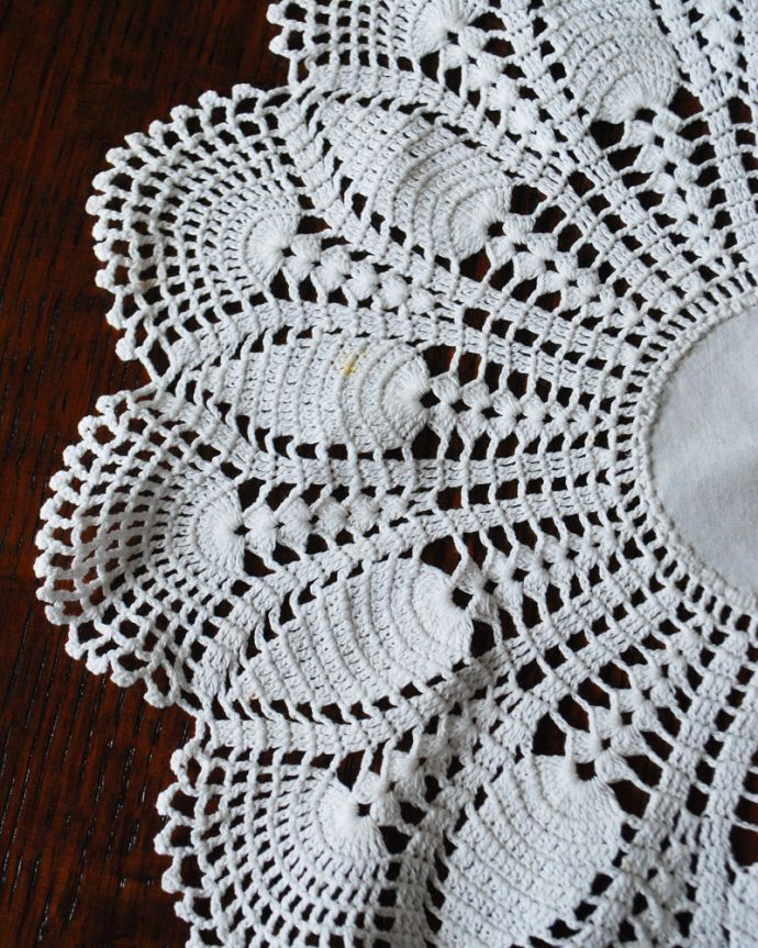 ハンドメイドのフランスアンティーク雑貨、繊細なデザインのドイリー