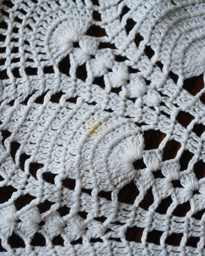 ハンドメイドのフランスアンティーク雑貨、繊細なデザインのドイリー