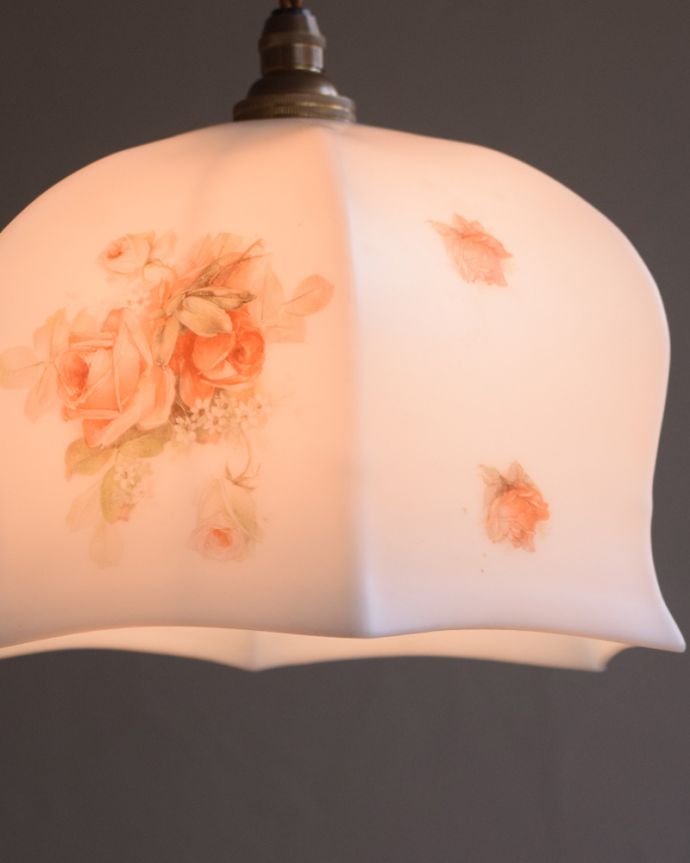 ペンダントライト　照明・ライティング　ローズがエレガントなアンティークランプシェード（コード・シャンデリア電球・ギャラリーなし）。。(m-1737-z)