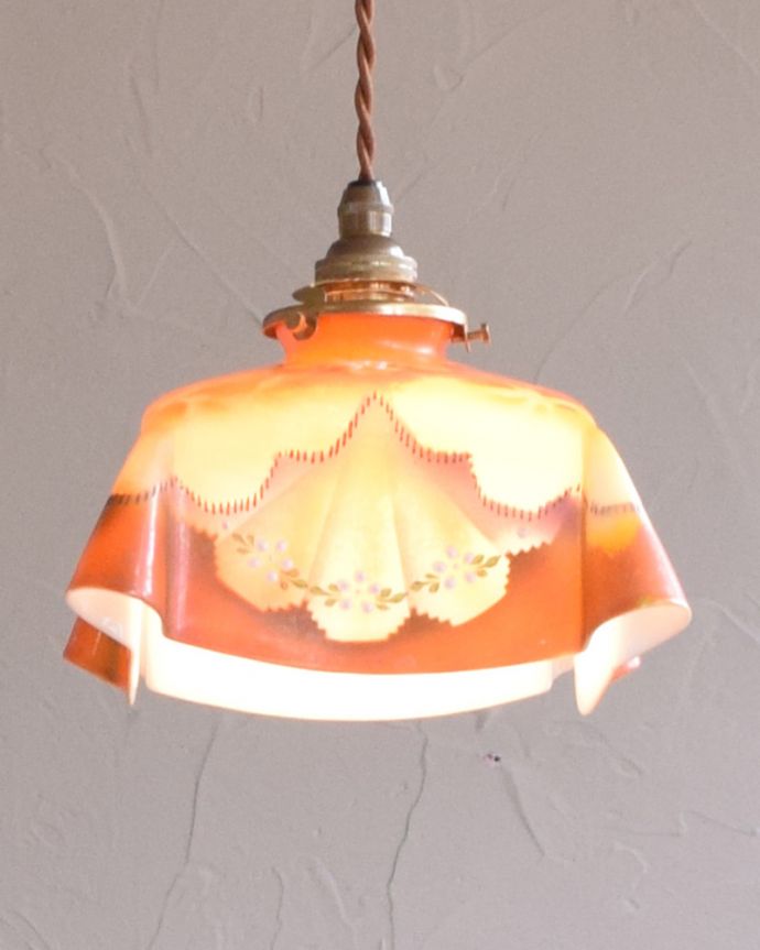ペンダントライト　照明・ライティング　布シェードのような立体感、アンティークペンダントライト（コード・シャンデリア球・ギャラリーA付き）。。(m-1742-z)