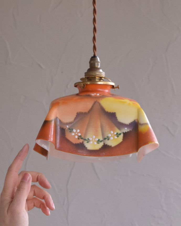 ペンダントライト　照明・ライティング　布シェードのような立体感、アンティークペンダントライト（コード・シャンデリア球・ギャラリーA付き）。。(m-1742-z)