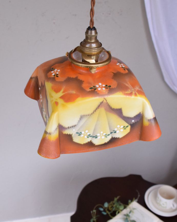 ペンダントライト　照明・ライティング　布シェードのような立体感、アンティークペンダントライト（コード・シャンデリア球・ギャラリーA付き）。。(m-1742-z)