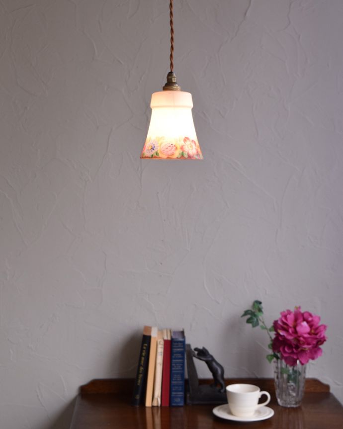 ペンダントライト　照明・ライティング　お花が満開！アンティークペンダントライト（コード・シャンデリア電球・ギャラリーなし）。。(m-1790-z)