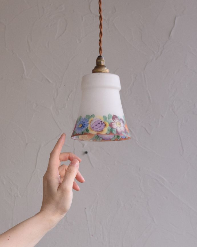 ペンダントライト　照明・ライティング　お花が満開！アンティークペンダントライト（コード・シャンデリア電球・ギャラリーなし）。。(m-1790-z)