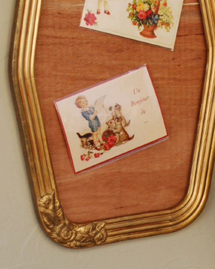 アンティーク その他の雑貨　アンティーク雑貨　フランスのアンティーク雑貨、薔薇の装飾が素敵なゴールドペイントのフレーム。アンティークだけが持つ風合いアンティークなので、多少のキズ、汚れはあります。(m-1805-z)