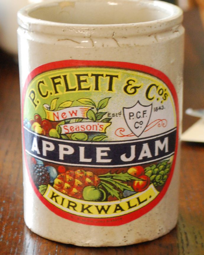 アンティーク 陶磁器の雑貨　アンティーク雑貨　アンティークの陶器ジャー、ラベル付きのジャムポット「APPLE」。フレッシュなフルーツたっぷりのラベルが可愛い！ジャムの種類に合わせてラベルが変わります。(m-1806-z)