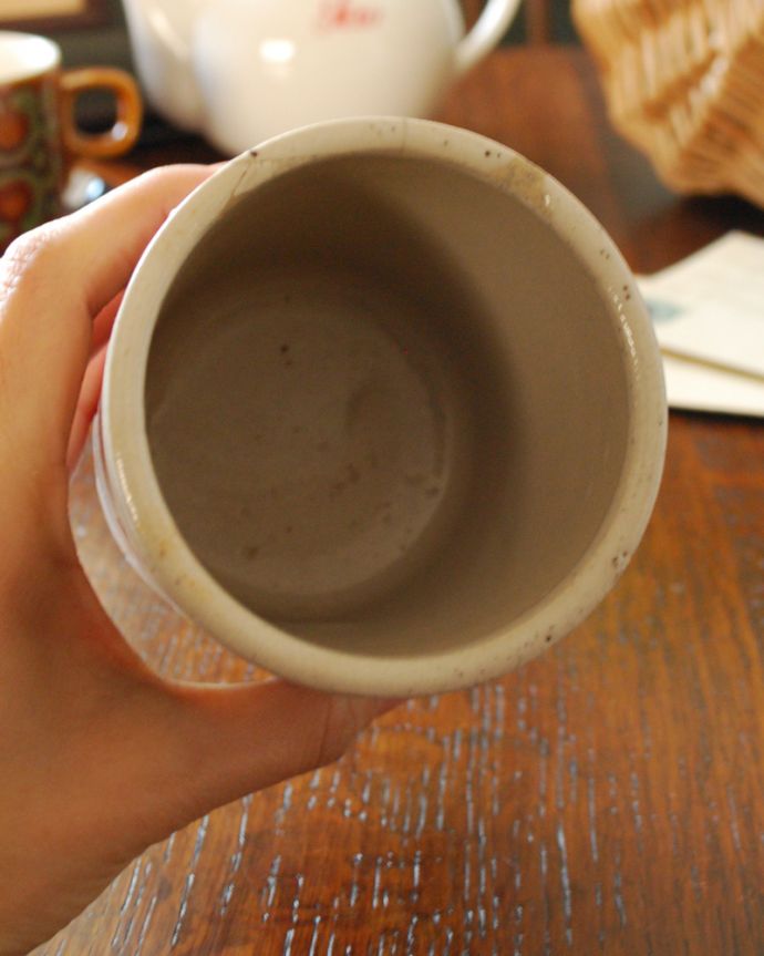 アンティーク 陶磁器の雑貨　アンティーク雑貨　アンティークの陶器ジャー、ラベル付きのジャムポット「APPLE」。上から見るとこんな感じです。(m-1806-z)