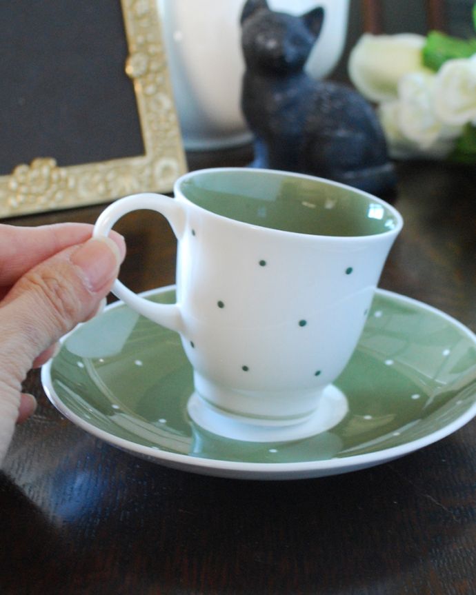 スージークーパー　アンティーク雑貨　スージークーパー（レイズドスポットシリーズ）、ボーンチャイナのカップ＆ソーサー。お茶の時間をもっと優雅に･･･眺めているだけじゃもったいないので、実用的に使って下さい。(m-1918-z)