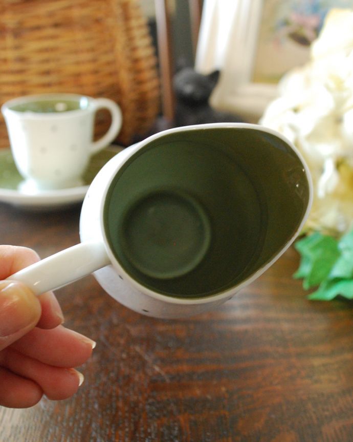 スージークーパー　アンティーク雑貨　スージークーパー、ボーンチャイナのミルクポット（レイズドスポットシリーズ）。上から見るとこんな感じです状態のいいものだけを選んでいますが、アンティークなのでキズや欠けがある場合があります。(m-1919-z)