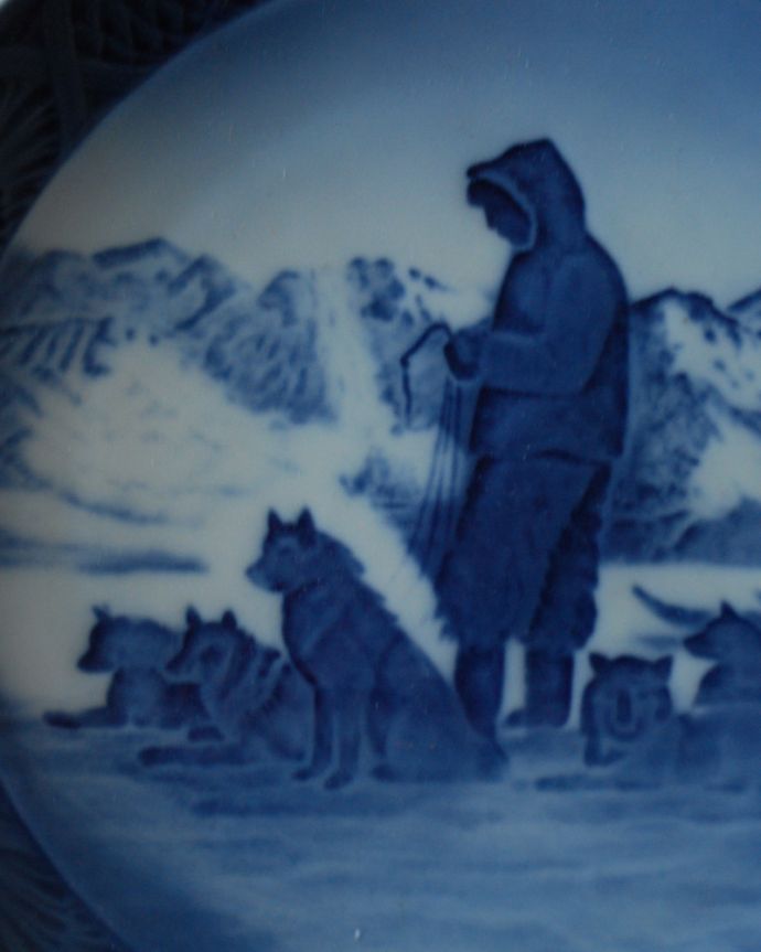 アンティーク 陶磁器の雑貨 アンティーク雑貨 1978年ロイヤルコペンハーゲンのクリスマスイヤープレート(グリーンランドの風景)。アンティークでしか手に入らない絵柄ロイヤルコペンハーゲンのイヤープレートは、その年だけ枚数限定で作られています。(m-1937-z)