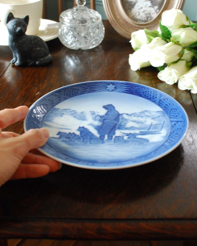 アンティーク 陶磁器の雑貨 アンティーク雑貨 1978年ロイヤルコペンハーゲンのクリスマスイヤープレート(グリーンランドの風景)。一枚一枚違います。(m-1937-z)