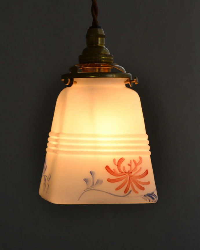 ペンダントライト　照明・ライティング　和のテイストにも合うアンティークペンダントライト（コード・シャンデリア電球・ギャラリーA付き）。。(m-1965-z)