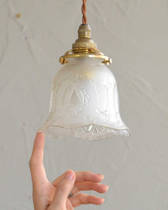 ペンダントライト　照明・ライティング　大人っぽいチェーンのデザイン、アンティークシェードペンダントライト（コード・シャンデリア電球・ギャラリーA付き）。。(m-1969-z)