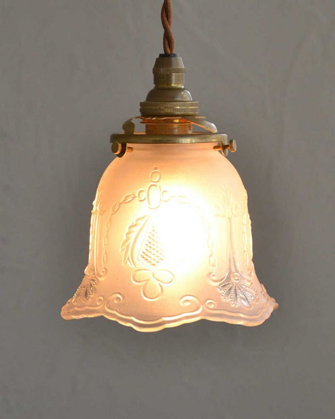 ペンダントライト　照明・ライティング　大人っぽいチェーンのデザイン、アンティークシェードペンダントライト（コード・シャンデリア電球・ギャラリーA付き）。。(m-1969-z)