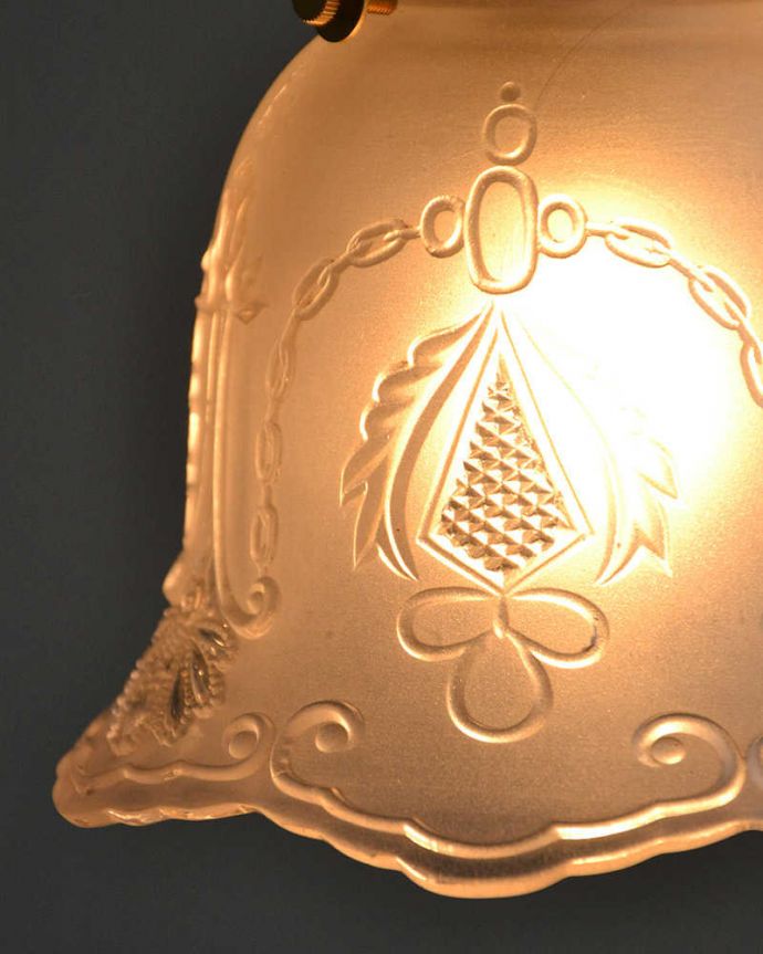 ペンダントライト　照明・ライティング　大人っぽいチェーンのデザイン、アンティークシェードペンダントライト（コード・シャンデリア電球・ギャラリーA付き）。 。(m-1969-z)