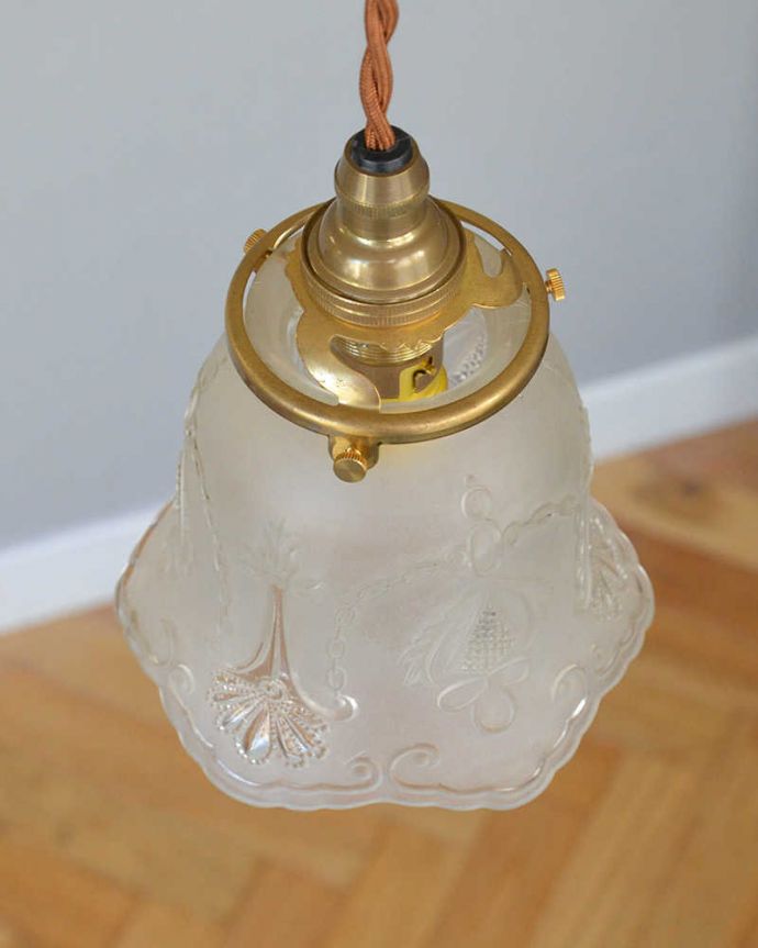 ペンダントライト　照明・ライティング　大人っぽいチェーンのデザイン、アンティークシェードペンダントライト（コード・シャンデリア電球・ギャラリーA付き）。。(m-1969-z)