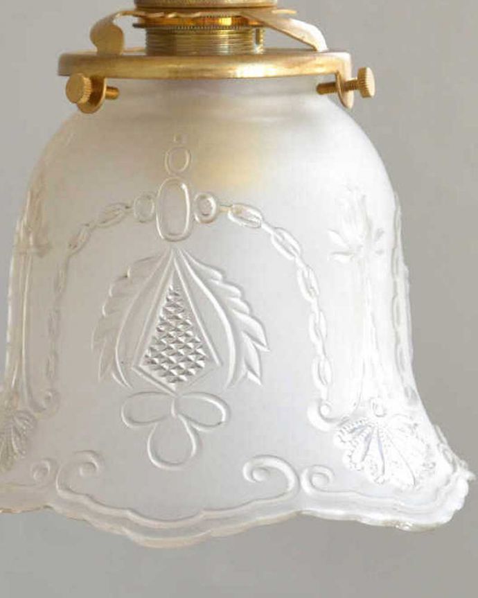 ペンダントライト　照明・ライティング　大人っぽいチェーンのデザイン、アンティークシェードペンダントライト（コード・シャンデリア電球・ギャラリーA付き）。。(m-1969-z)