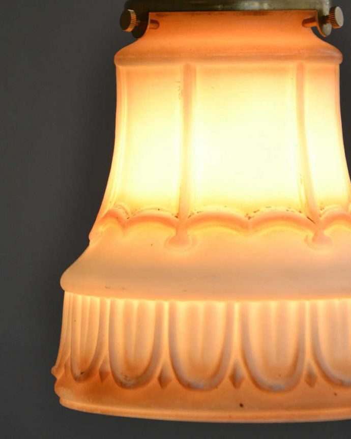 ペンダントライト　照明・ライティング　形もお洒落なオレンジのアンティークペンダントライト（コード・シャンデリア電球・ギャラリーA付き）。 。(m-1972-z)