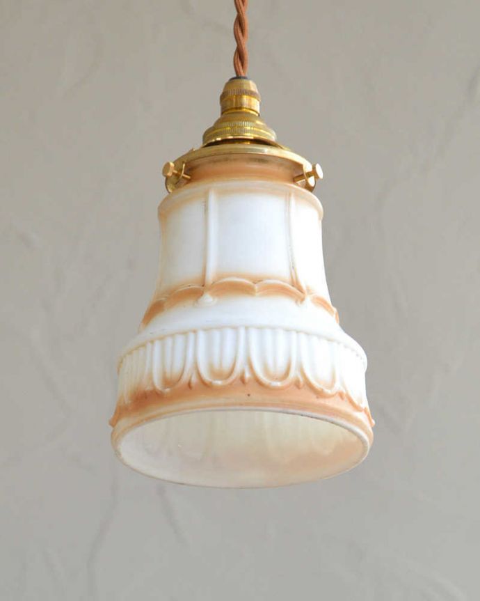 ペンダントライト　照明・ライティング　形もお洒落なオレンジのアンティークペンダントライト（コード・シャンデリア電球・ギャラリーA付き）。。(m-1972-z)