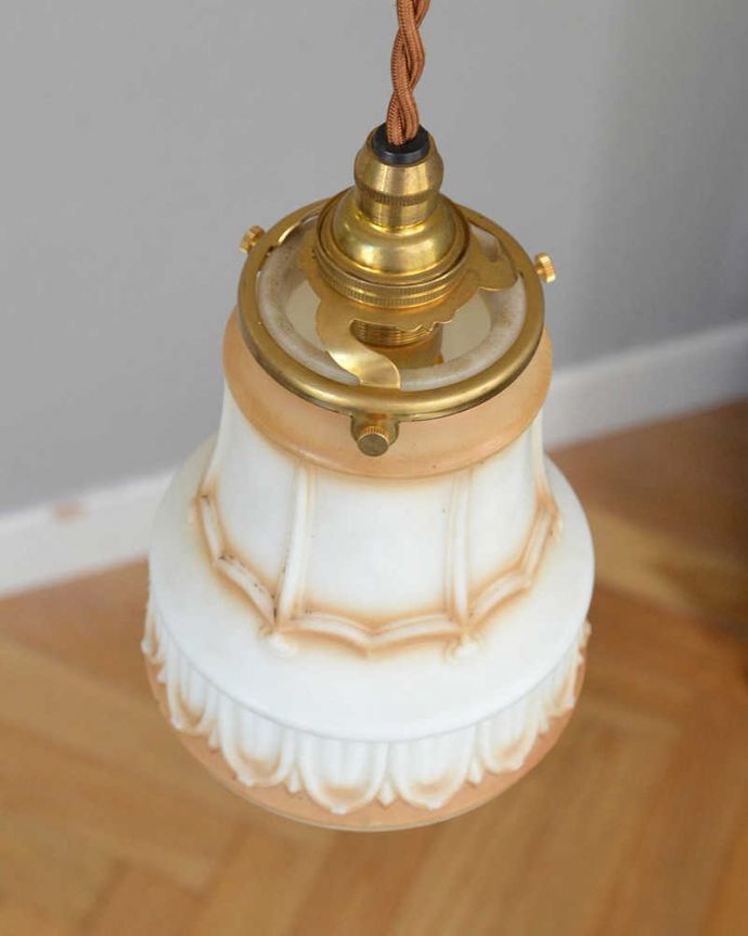 ペンダントライト　照明・ライティング　形もお洒落なオレンジのアンティークペンダントライト（コード・シャンデリア電球・ギャラリーA付き）。。(m-1972-z)