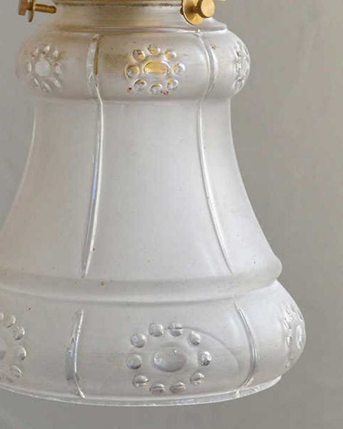 ペンダントライト　照明・ライティング　温かみのあるカッティング、アンティークシェードペンダントライト（コード・シャンデリア電球・ギャラリーA付き）。。(m-1976-z)