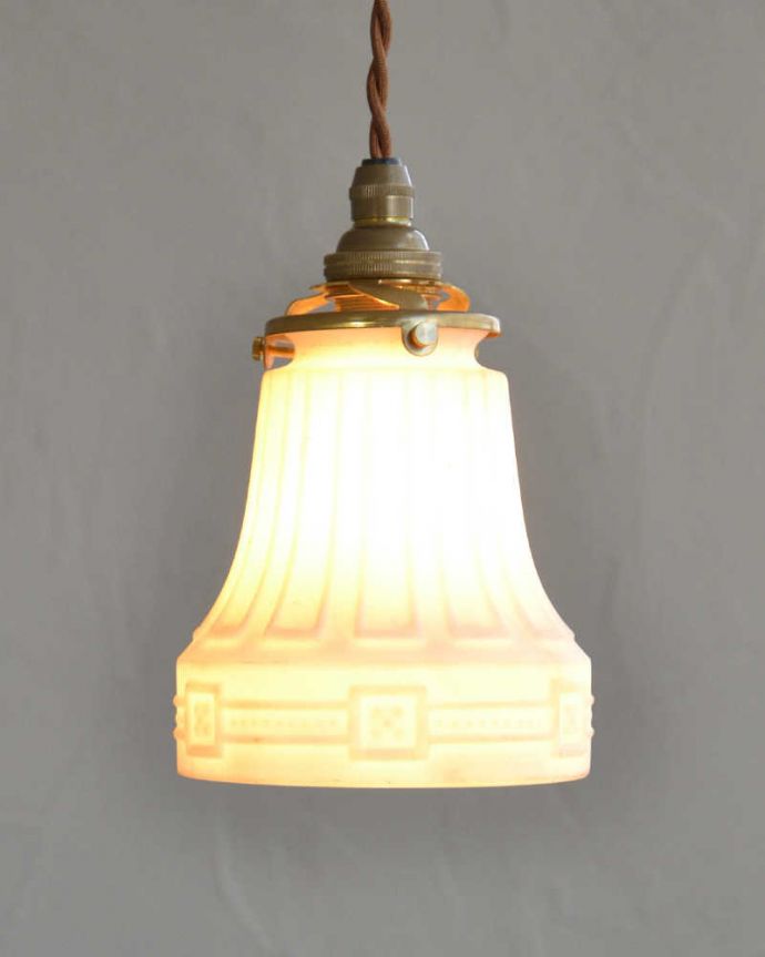 ペンダントライト　照明・ライティング　大人っぽいシックなアンティークペンダントライト（コード・シャンデリア電球・ギャラリーA付き）。。(m-1978-z)