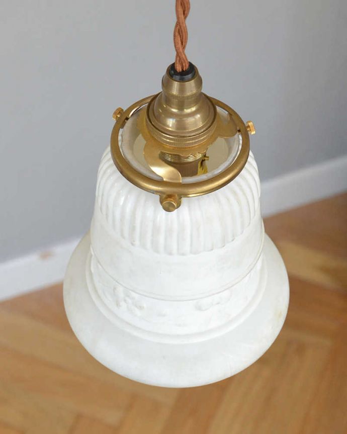 ペンダントライト　照明・ライティング　リボンが並んだデザインアンティークペンダントライト（コード・シャンデリア電球・ギャラリーA付き）。。(m-1979-z)