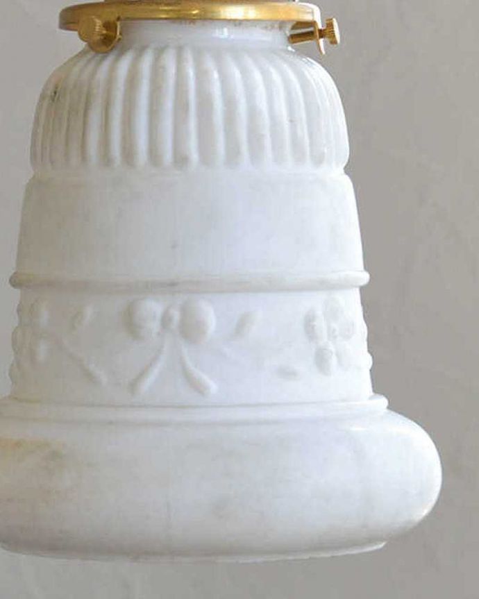 ペンダントライト　照明・ライティング　リボンが並んだデザインアンティークペンダントライト（コード・シャンデリア電球・ギャラリーA付き）。。(m-1979-z)