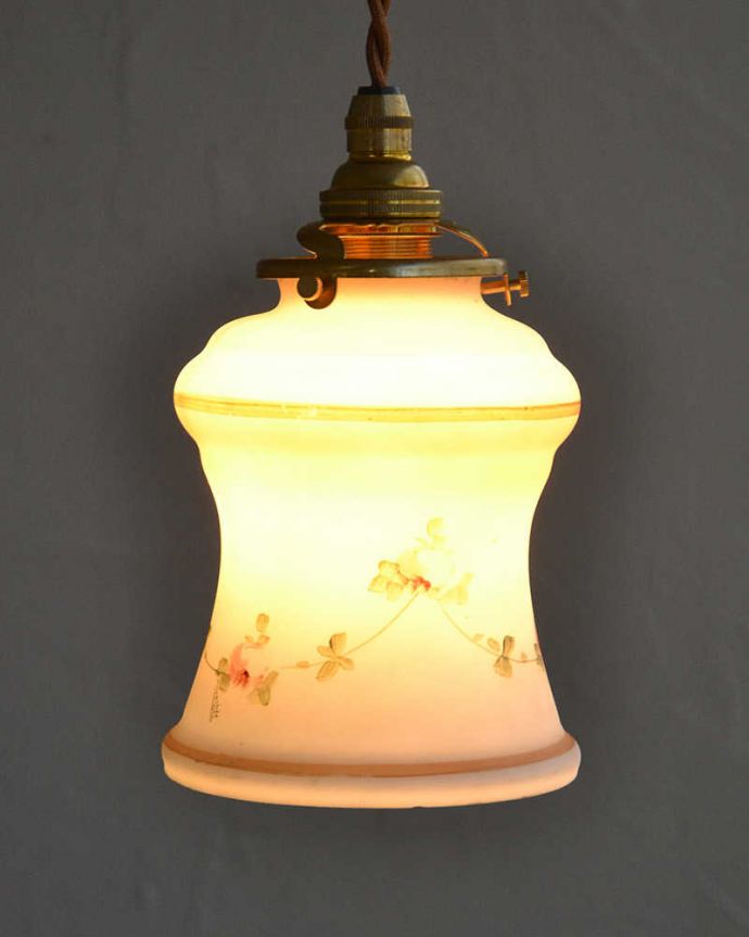 小花が可愛いアンティークペンダントライト（コード・シャンデリア電球
