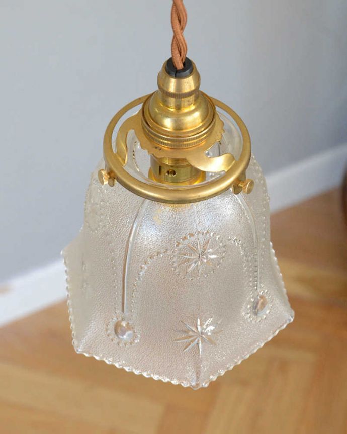 ペンダントライト　照明・ライティング　お星さまみたいに可愛いアンティークシェードペンダントライト（コード・シャンデリア電球・ギャラリーA付き）。。(m-1984-z)