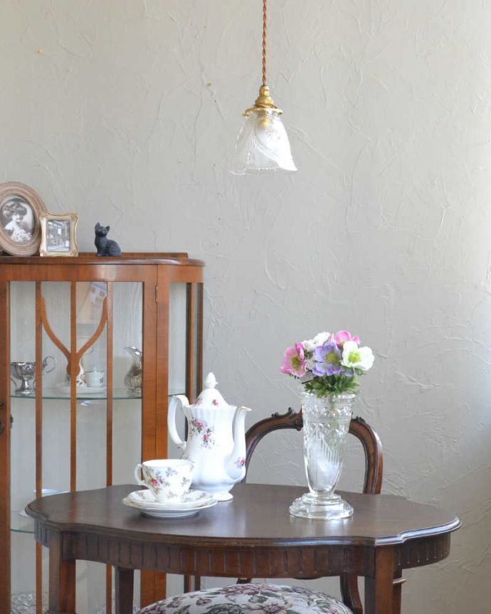 ペンダントライト　照明・ライティング　可愛いカッティング、アンティークシェードペンダントライト（コード・シャンデリア電球・ギャラリーA付き）。。(m-1985-z)