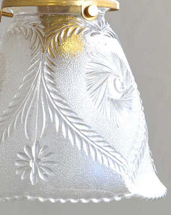 ペンダントライト　照明・ライティング　可愛いカッティング、アンティークシェードペンダントライト（コード・シャンデリア電球・ギャラリーA付き）。。(m-1985-z)