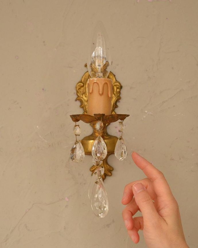 壁付けブラケット　照明・ライティング　フランスアンティーク、一灯タイプのお洒落なウォールブラケット（Ｅ17シャンデリア球付）。。(m-2000-z)