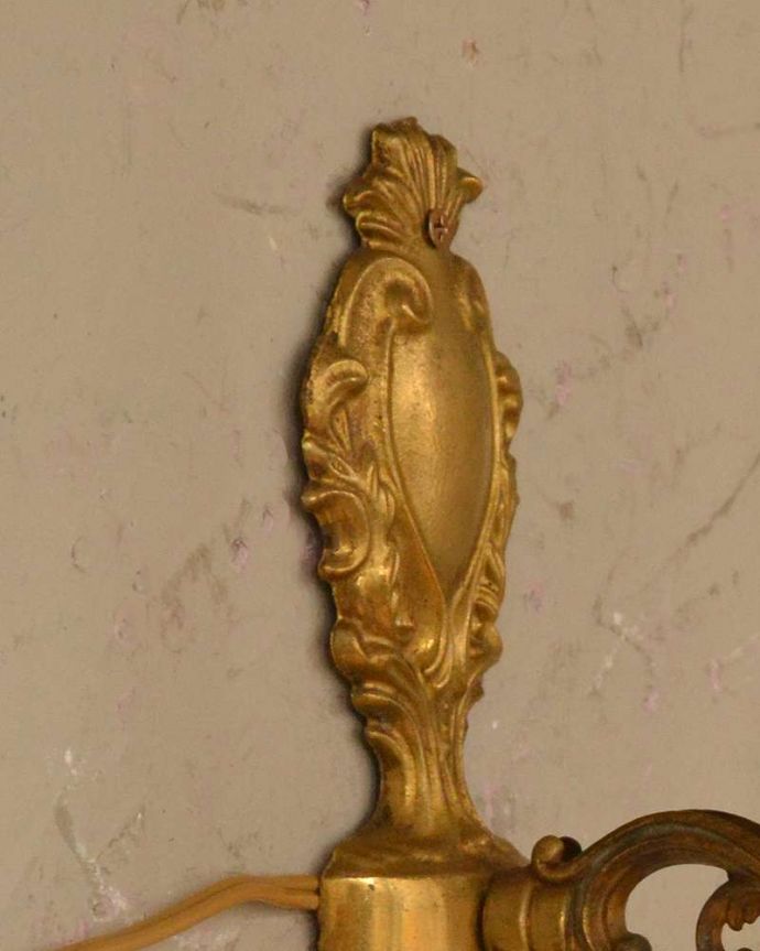 壁付けブラケット　照明・ライティング　フランスアンティーク、一灯タイプのお洒落なウォールブラケット（Ｅ17シャンデリア球付）。。(m-2000-z)