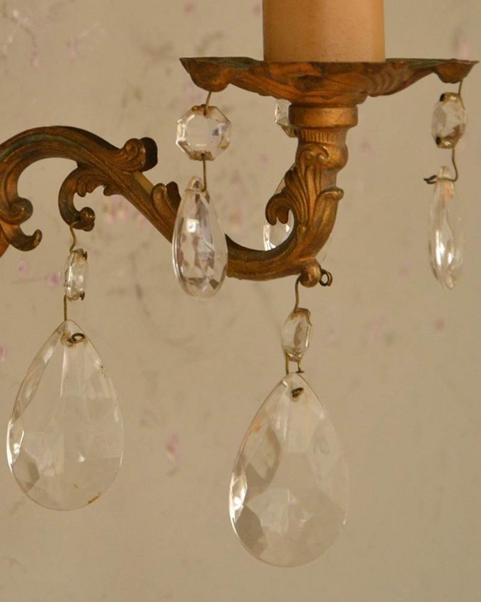 壁付けブラケット　照明・ライティング　フランスアンティーク、一灯タイプのお洒落なウォールブラケット（Ｅ17シャンデリア球付）。。(m-2000-z)