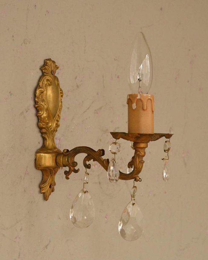 壁付けブラケット　照明・ライティング　フランスアンティーク、一灯タイプのお洒落なウォールブラケット（Ｅ17シャンデリア球付）。。(m-2000-z)