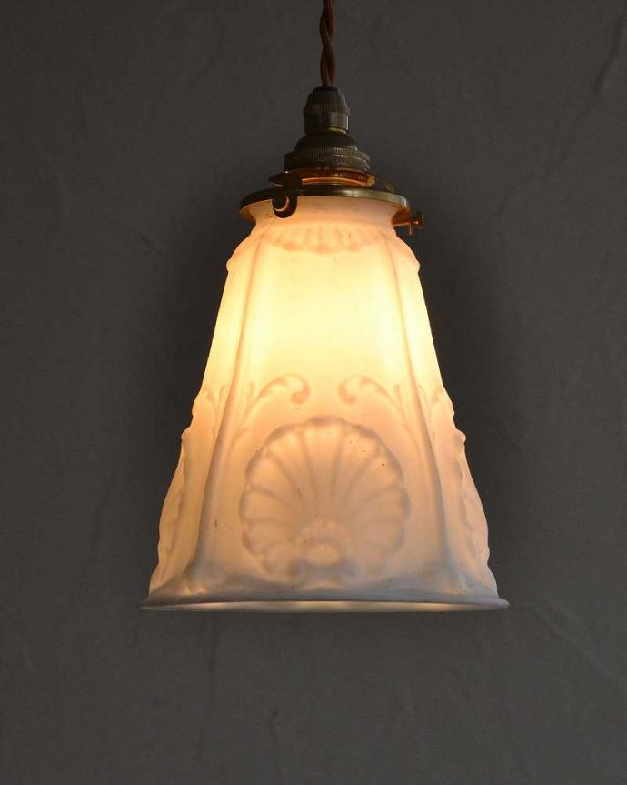ペンダントライト　照明・ライティング　オリエンタルな模様のアンティークペンダントライト（コード・シャンデリア電球・ギャラリーA付き）。。(m-2006-z)