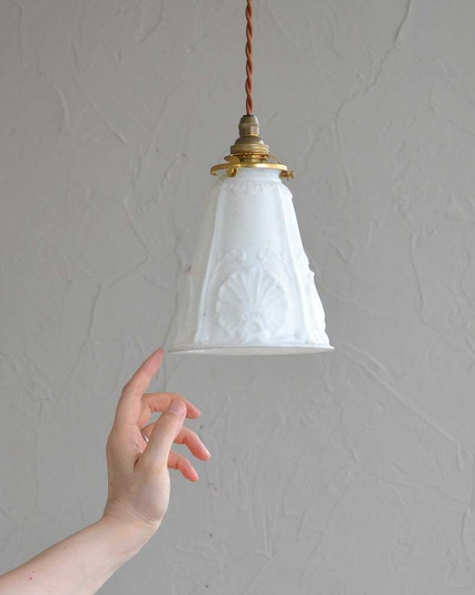 ペンダントライト　照明・ライティング　オリエンタルな模様のアンティークペンダントライト（コード・シャンデリア電球・ギャラリーA付き）。。(m-2006-z)