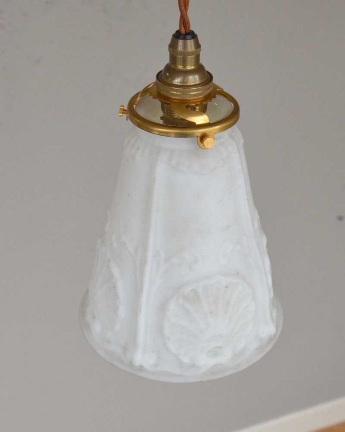 ペンダントライト　照明・ライティング　オリエンタルな模様のアンティークペンダントライト（コード・シャンデリア電球・ギャラリーA付き）。。(m-2006-z)