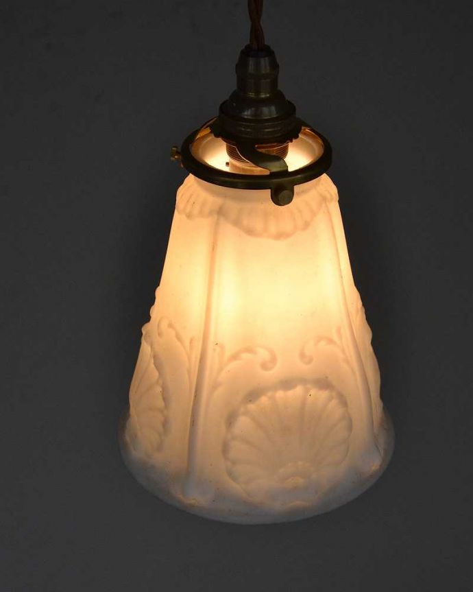 ペンダントライト　照明・ライティング　オリエンタルな模様のアンティークペンダントライト（コード・シャンデリア電球・ギャラリーA付き）。。(m-2006-z)