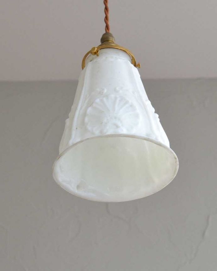 ペンダントライト　照明・ライティング　オリエンタルな模様のアンティークペンダントライト（コード・シャンデリア電球・ギャラリーA付き）。。(m-2006-z)