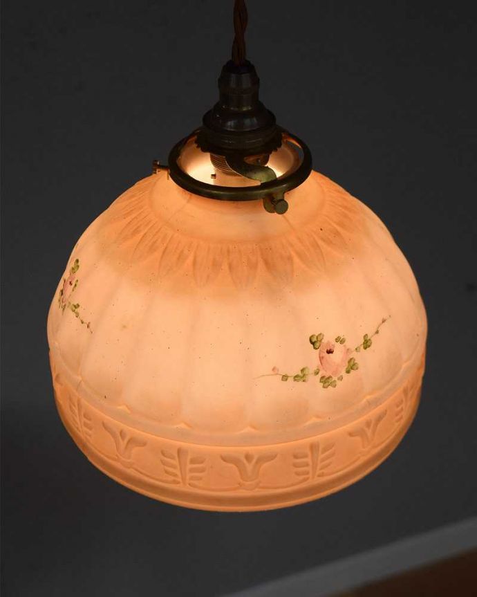 ペンダントライト　照明・ライティング　お花が浮かぶアンティークペンダントライト（コード・シャンデリア電球・ギャラリーA付き）。。(m-2007-z)