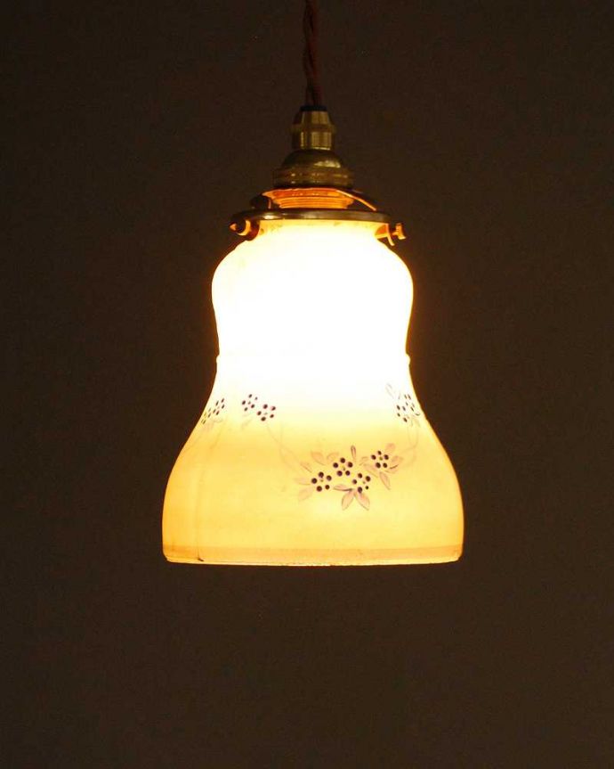 ペンダントライト　照明・ライティング　イエロー×ブルーの小花、アンティークペンダントライト（コード・シャンデリア電球・ギャラリーA付き）。。(m-2008-z)
