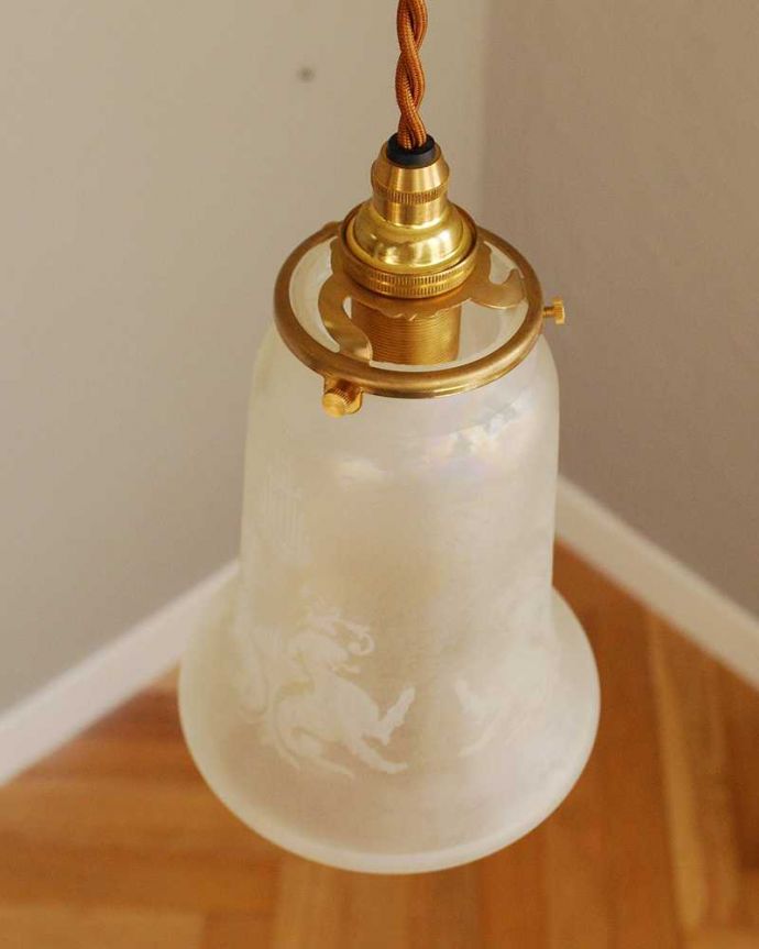 ペンダントライト　照明・ライティング　英国らしい模様のアンティークシェードペンダントライト（コード・シャンデリア電球・ギャラリーA付き）。。(m-2009-z)