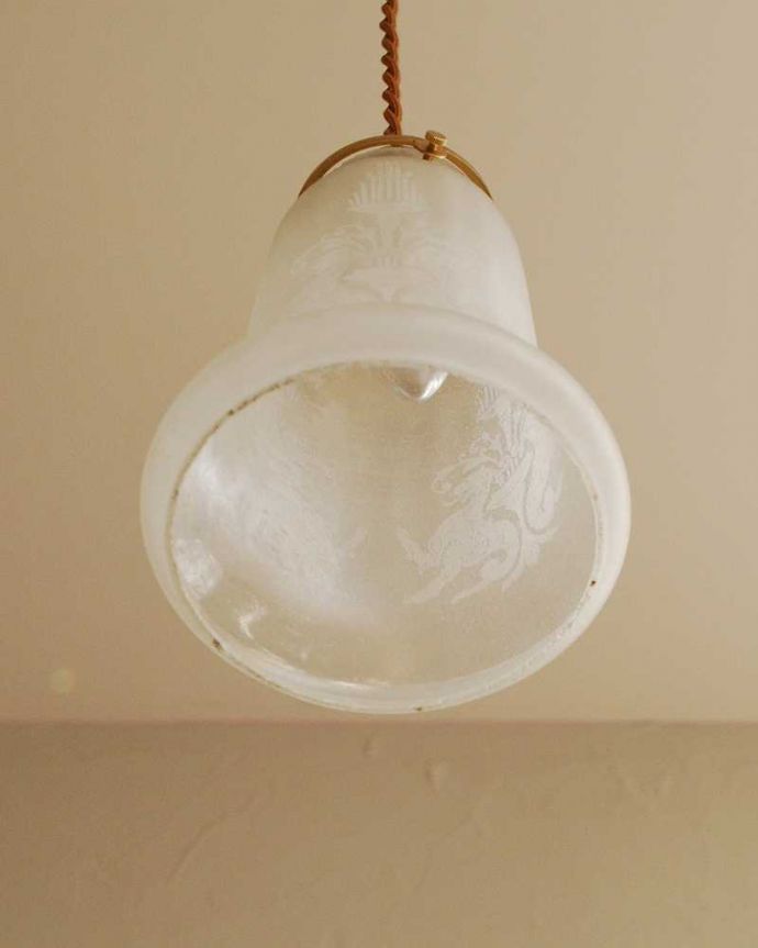 ペンダントライト　照明・ライティング　英国らしい模様のアンティークシェードペンダントライト（コード・シャンデリア電球・ギャラリーA付き）。。(m-2009-z)