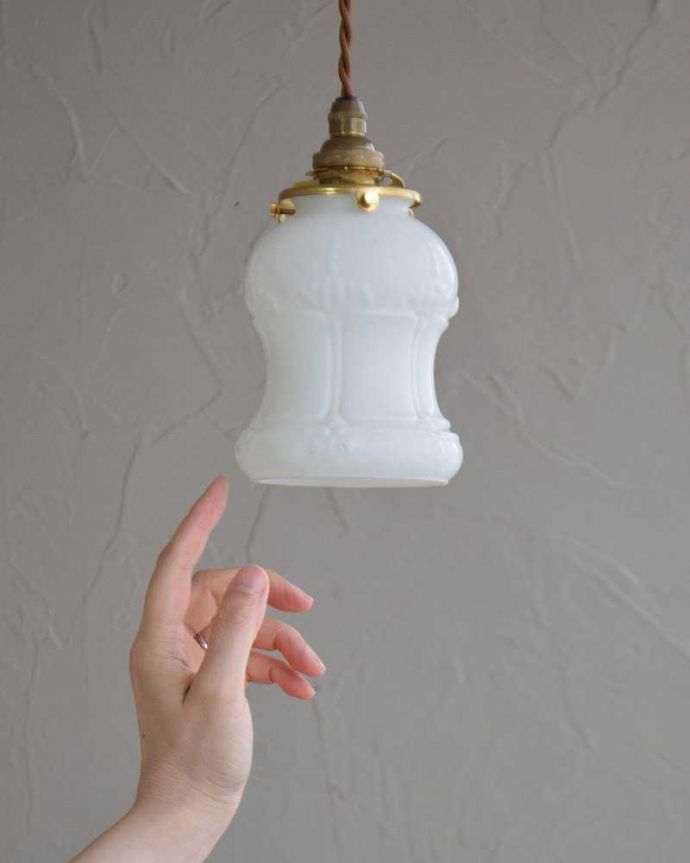 ペンダントライト　照明・ライティング　リラックスできる灯り、アンティークペンダントライト（コード・シャンデリア電球・ギャラリーA付き）。。(m-2010-z)