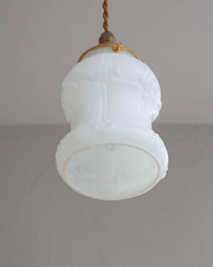 ペンダントライト　照明・ライティング　リラックスできる灯り、アンティークペンダントライト（コード・シャンデリア電球・ギャラリーA付き）。。(m-2010-z)