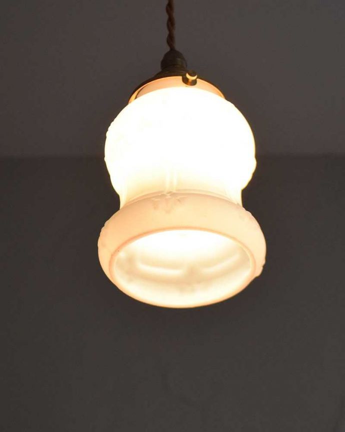 ペンダントライト　照明・ライティング　リラックスできる灯り、アンティークペンダントライト（コード・シャンデリア電球・ギャラリーA付き）。。(m-2010-z)